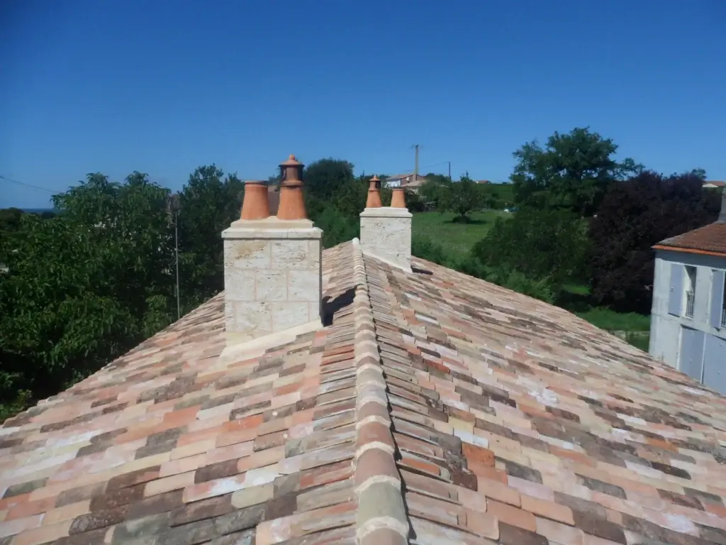 Restauration d'une toiture en tuile de Gironde