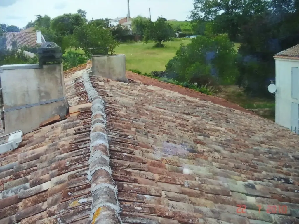 toiture avant restauration bâti ancien près de Bordeaux